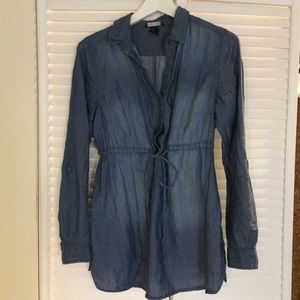 Maternity H&M light blue top.